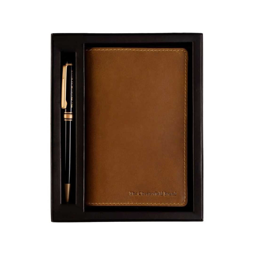 Giftset Leather Writing Case and Pen (Passport holder) për femra