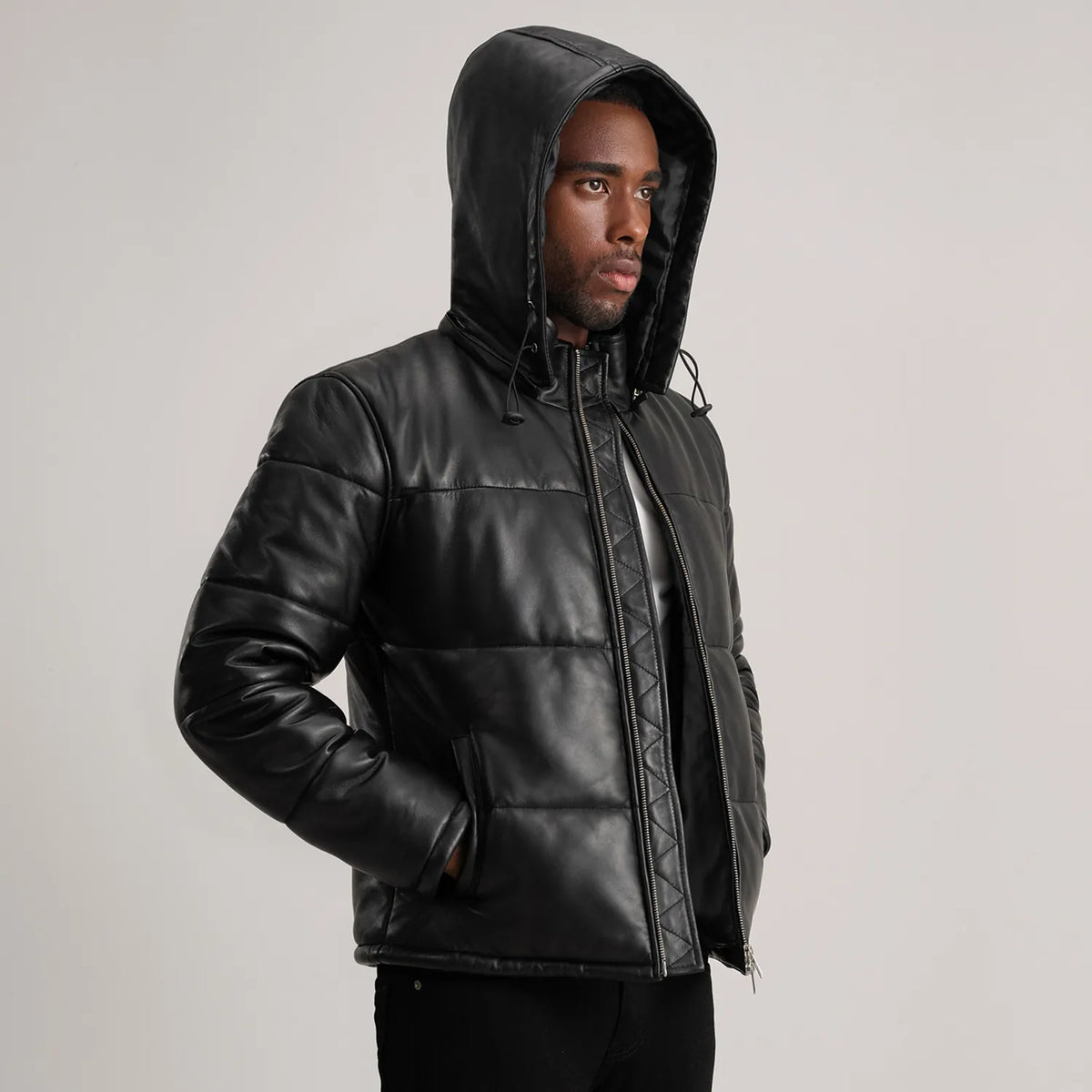 
Tan Brown Sheepskin Leather Hooded Jacket - Pamje e pasme me supe të theksuara dhe buzë të pastër