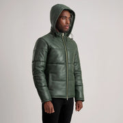 
Pamje e veshur në trup:  Gordon Tan Hooded Leather Puffer Jacket në model në dritë natyrale dite