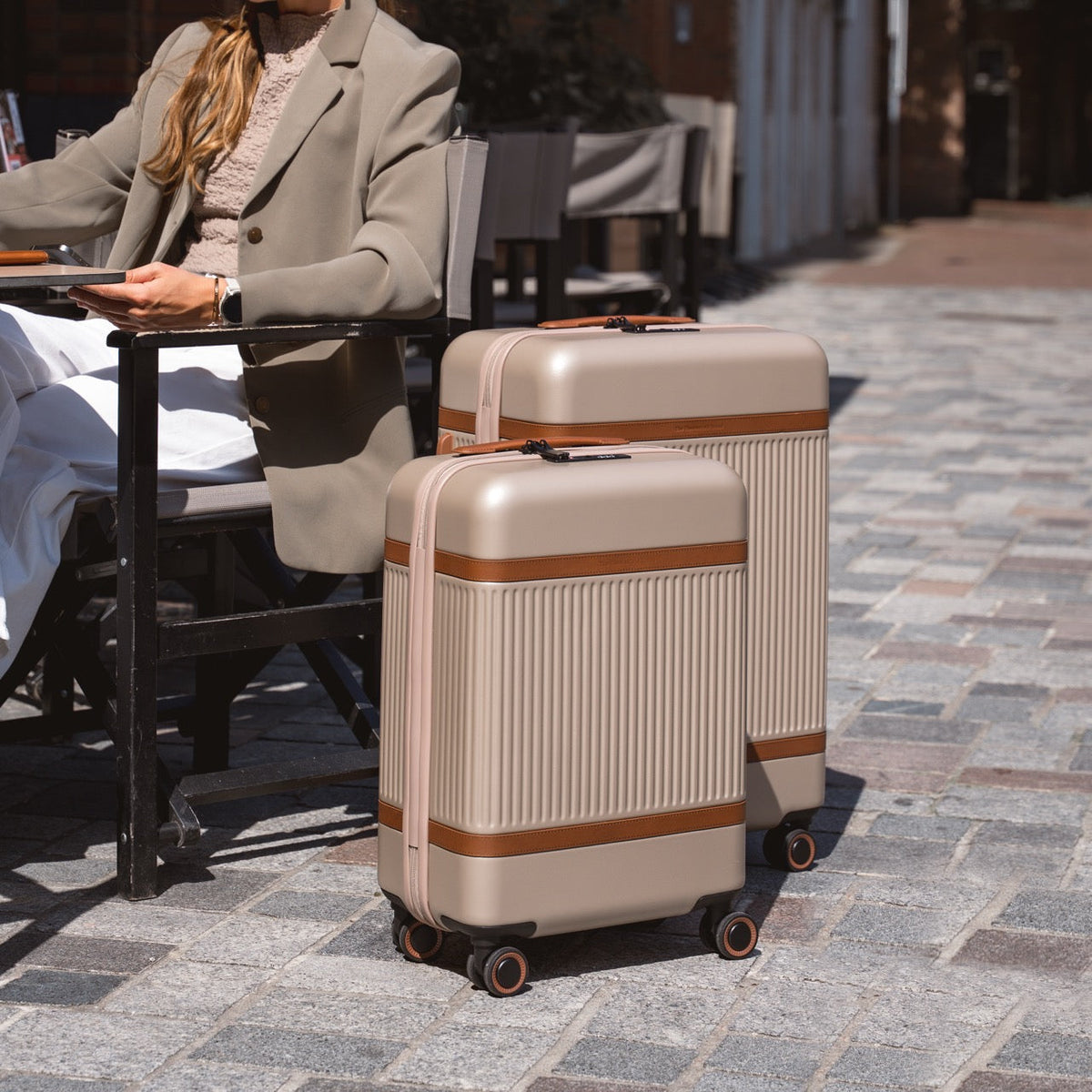 
Detaje nga afër of Classic Collar & Heavy-Duty Zipper Hardware on Hand Luggage Suitcase Zuna për Femra për Femra
