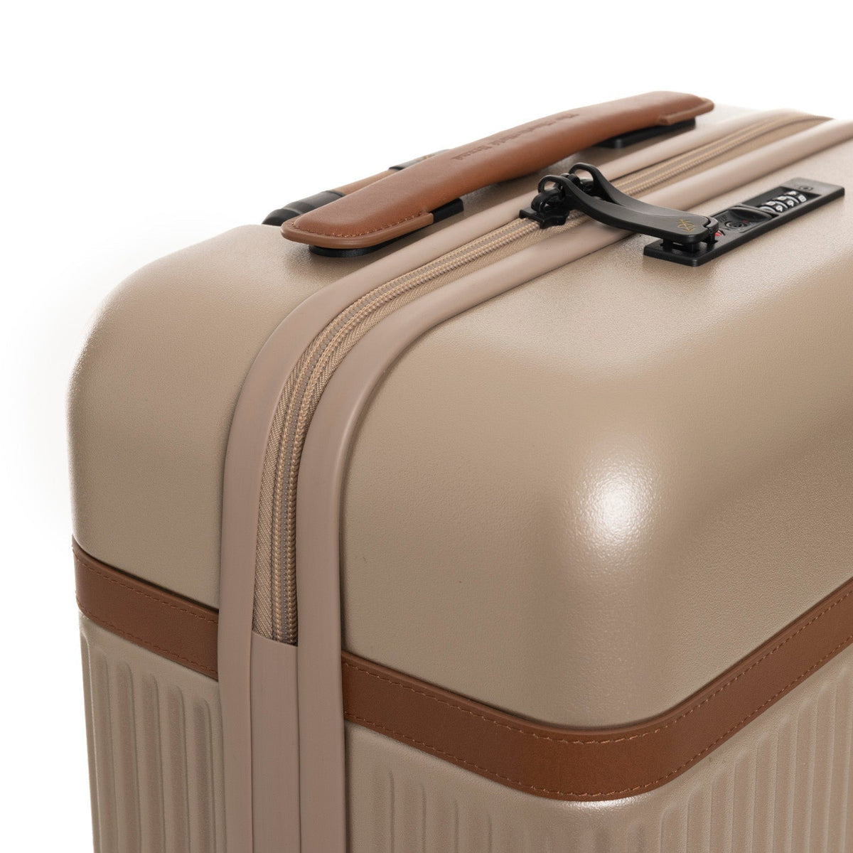 
Pamje e veshur në trup:  Hand Luggage Suitcase Zuna për Femra për Femra në model në dritë natyrale dite