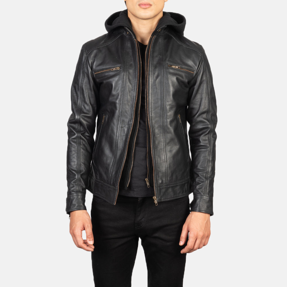 
Hector E zezë Hooded Xhaketë Motociklisti Lëkure për Meshkuj in Black Cowhide Leather - Pamje ballore dhe siluetë e përshtatur | Bli online
