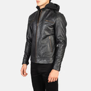 
Black Cowhide Leather Biker Jacket - Pamje e pasme me supe të theksuara dhe buzë të pastër
