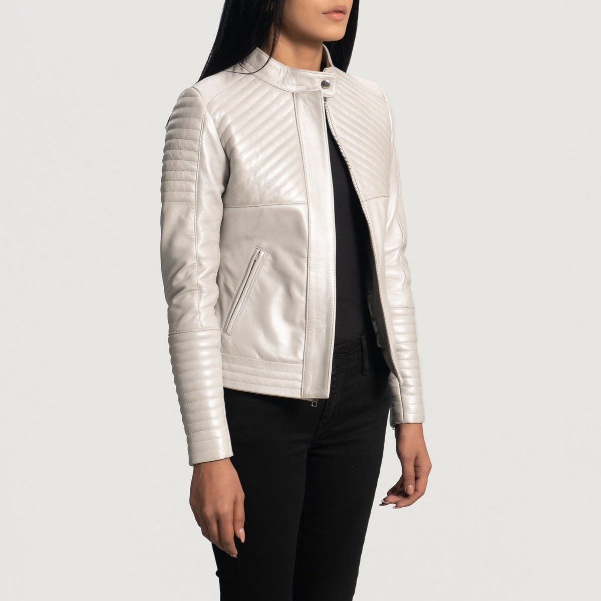 Silver Sheepskin Leather Biker Jacket - Pamje e pasme me supe të theksuara dhe buzë të pastër