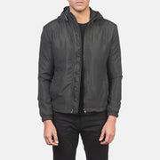 
Jimmy E zezë Hooded Windbreaker Xhaketë Lëkure për Meshkuj in Black Polyester - Pamje ballore dhe siluetë e përshtatur | Bli online