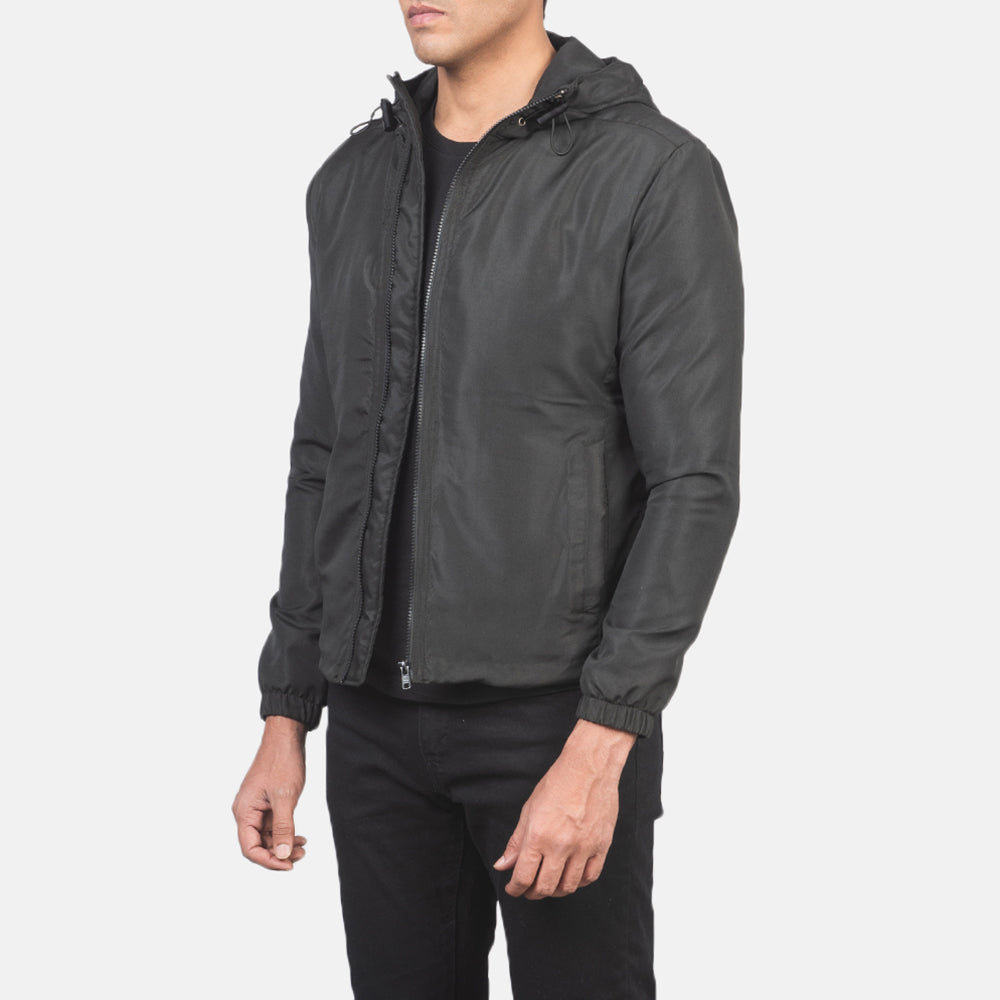 
Black Polyester Hooded Jacket - Pamje e pasme me supe të theksuara dhe buzë të pastër