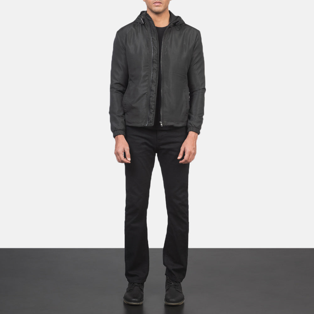 
Jimmy E zezë Hooded Windbreaker Xhaketë Lëkure për Meshkuj - Pamje anësore me prerje ergonomike të mëngëve