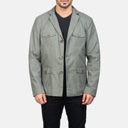 
Kajetan Grey Safari Xhaketë Lëkure për Meshkuj in Grey Poly-Cotton - Pamje ballore dhe siluetë e përshtatur | Bli online