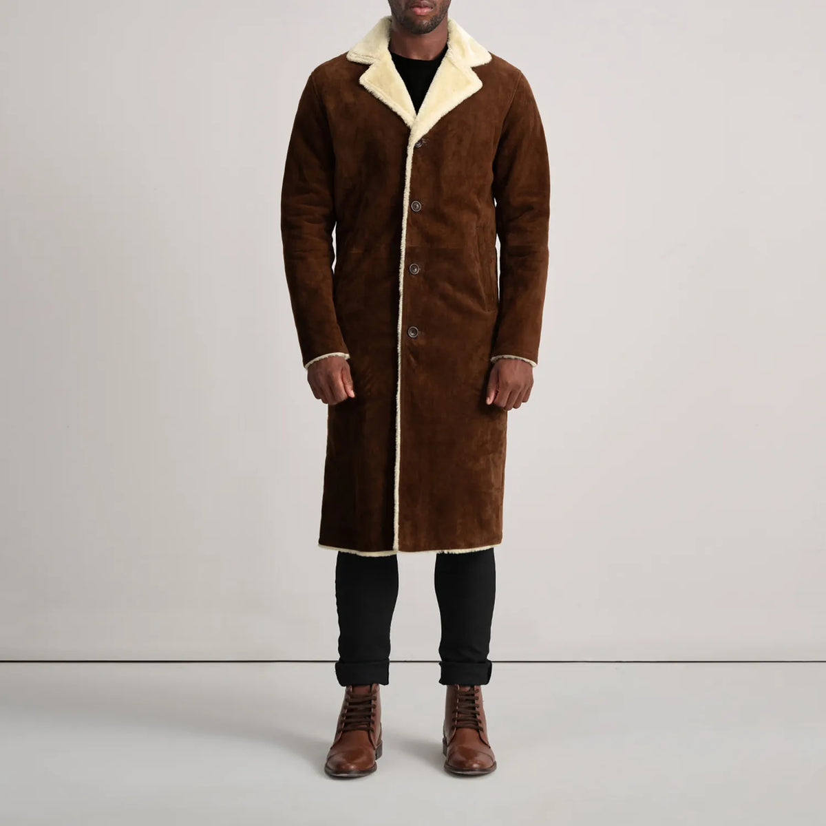 
Kolby Brown Suede Shearling Long Coat - Pamje anësore me prerje ergonomike të mëngëve