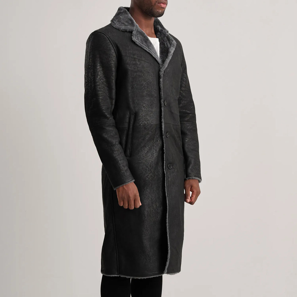 
Distressed Black Sheepskin Snuffed Aviator Jacket - Pamje e pasme me supe të theksuara dhe buzë të pastër