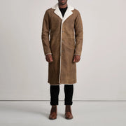 
Kolby Distressed Brown Shearling Long Coat - Pamje anësore me prerje ergonomike të mëngëve
