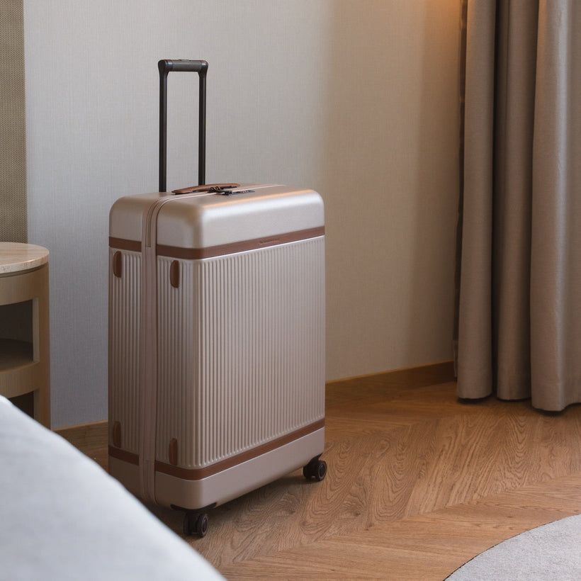 Large Suitcase Zuna për Femra