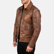 
Pamje e veshur në trup:  Lavendard Brown Leather Biker Jacket në model në dritë natyrale dite