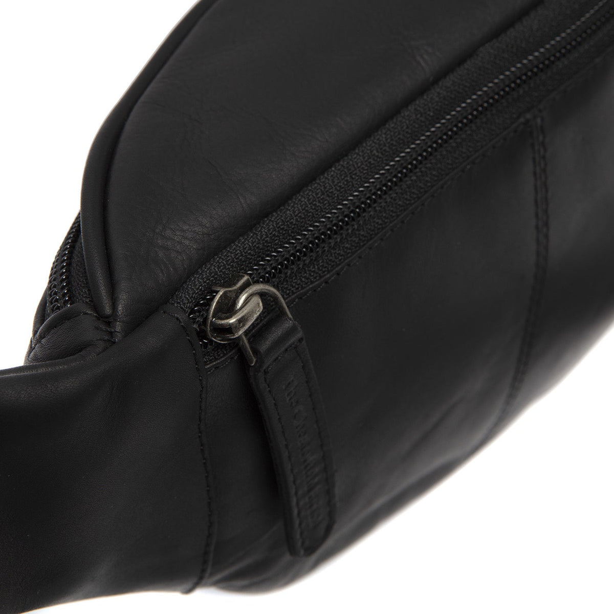 
100% Full-Grain Wax Pull-Up 100% Full-Grain Leather Grain Texture & Handcrafted Patina Detail