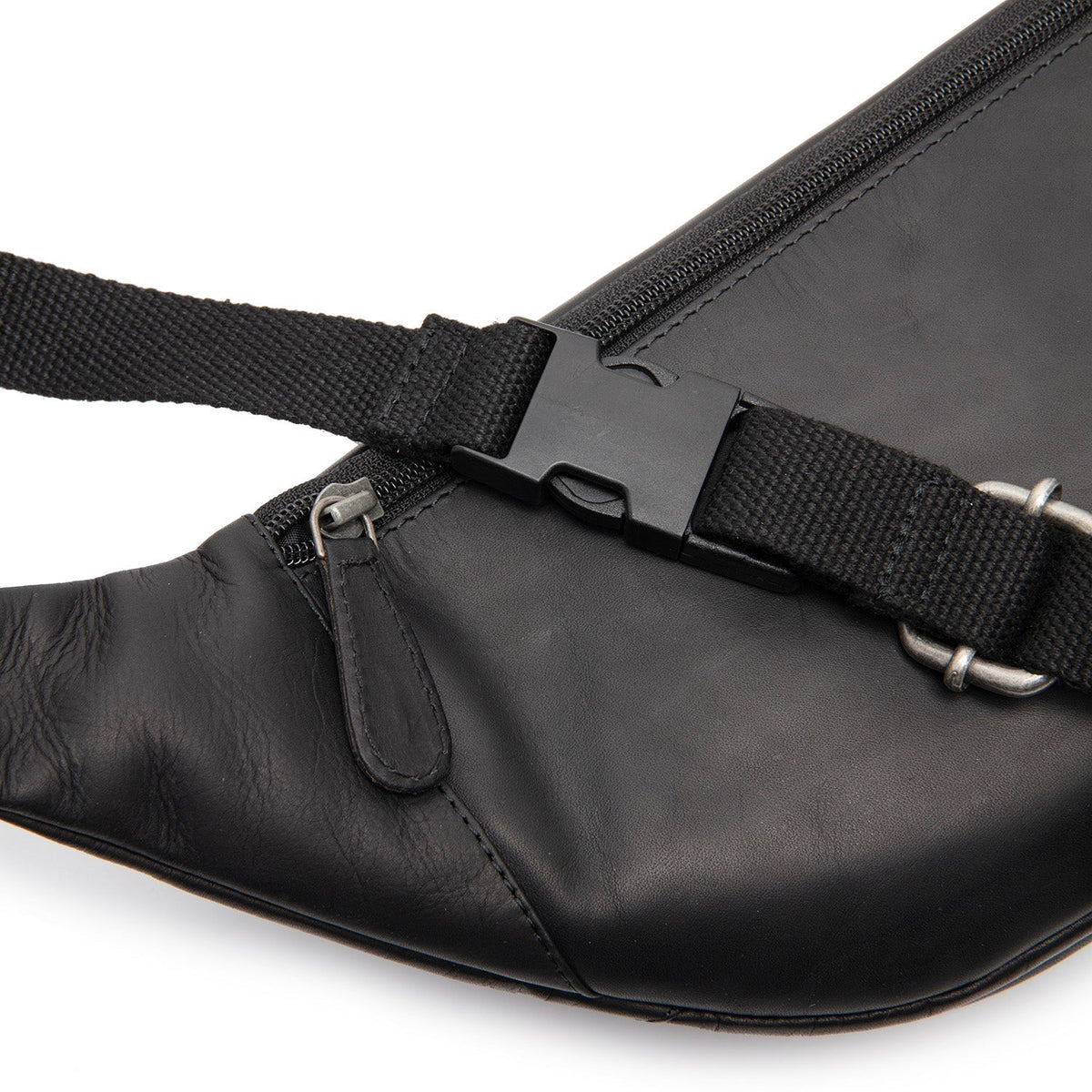 
Solid Antique Brass Hardware & Heavy-Duty Dual Zipper Detail on Vernio Çantë brezi lëkure