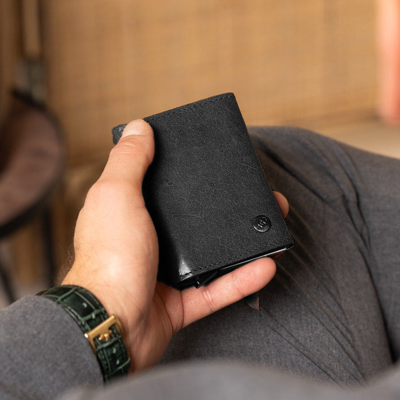 Gabriela Full-Grain Leather Card Holder për femra