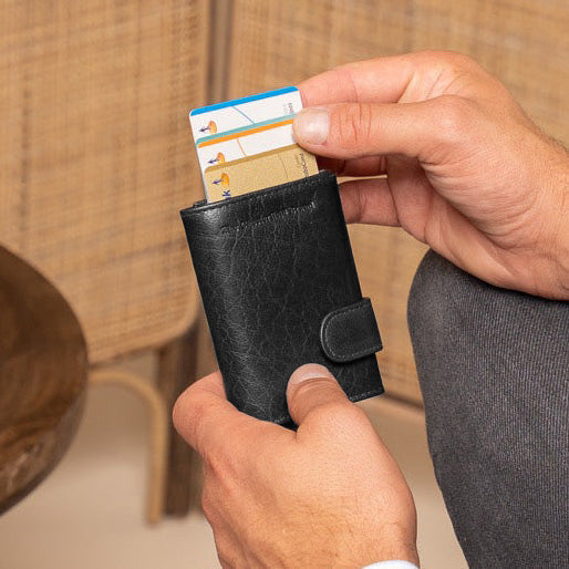 Mannheim Full-Grain Leather Card Holder për femra