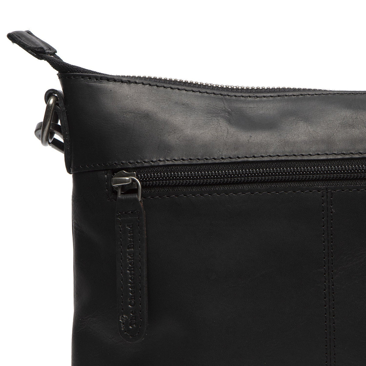 
Solid Antique Brass Hardware & Heavy-Duty Dual Zipper Detail on Faro Çantë crossbody lëkure