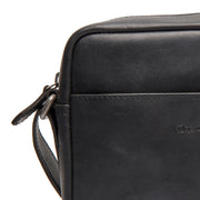 
Westmere Çantë crossbody lëkure - Profil anësor i strukturuar me thellësi dhe vëllim