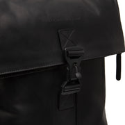 
Solid Antique Brass Hardware & Heavy-Duty Dual Zipper Detail on Savona Çantë shpine lëkure për laptop
