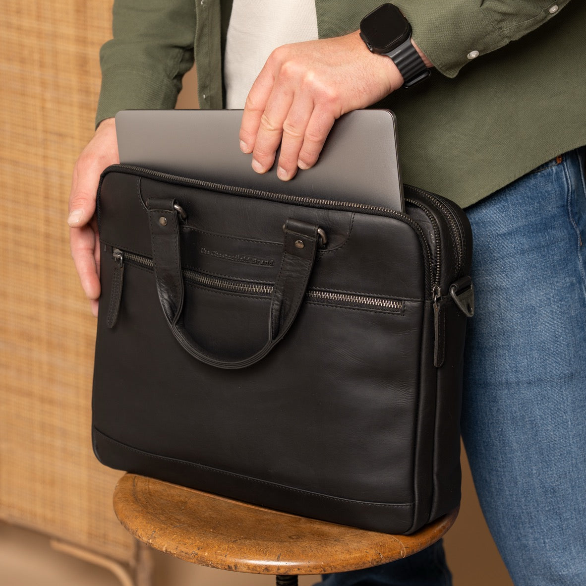 
Classic 100% Full-Grain leather Briefcase - Pamje e pasme me rripa lëkure të përforcuar