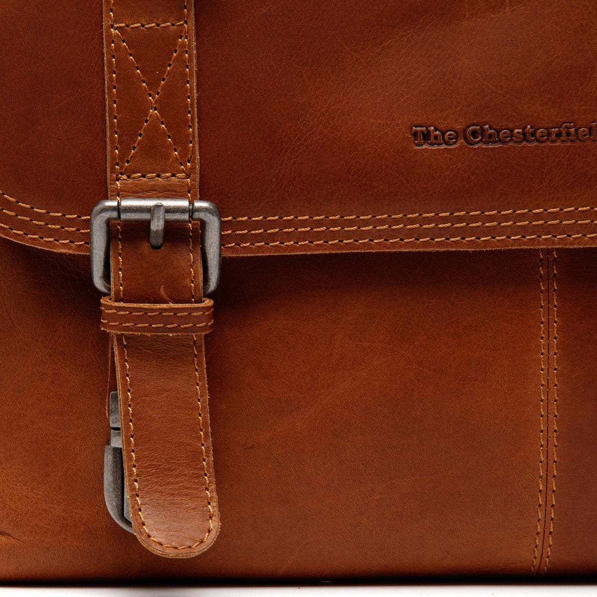 Solid Antique Brass Hardware &amp; Heavy-Duty Dual Zipper Detail on Veneto Full-Grain Leather Laptop Bag