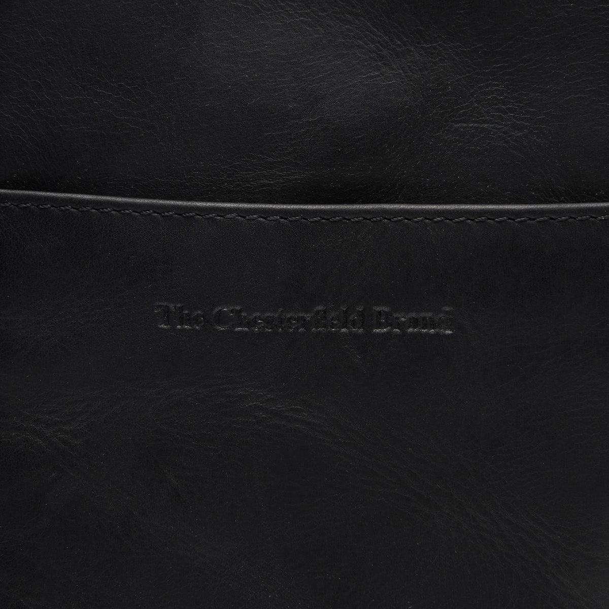 
Detaje nga afër of Classic Collar & Heavy-Duty Zipper Hardware on Alesund Lëkurë e vërtetë cilësore Phone Bag