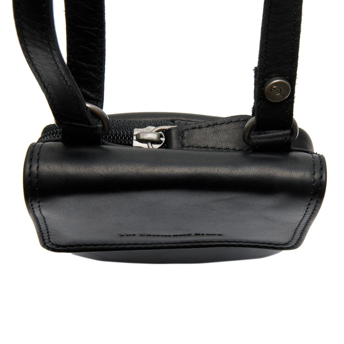 
Detaje nga afër of Classic Collar & Heavy-Duty Zipper Hardware on Langley Lëkurë e vërtetë cilësore Phone Bag