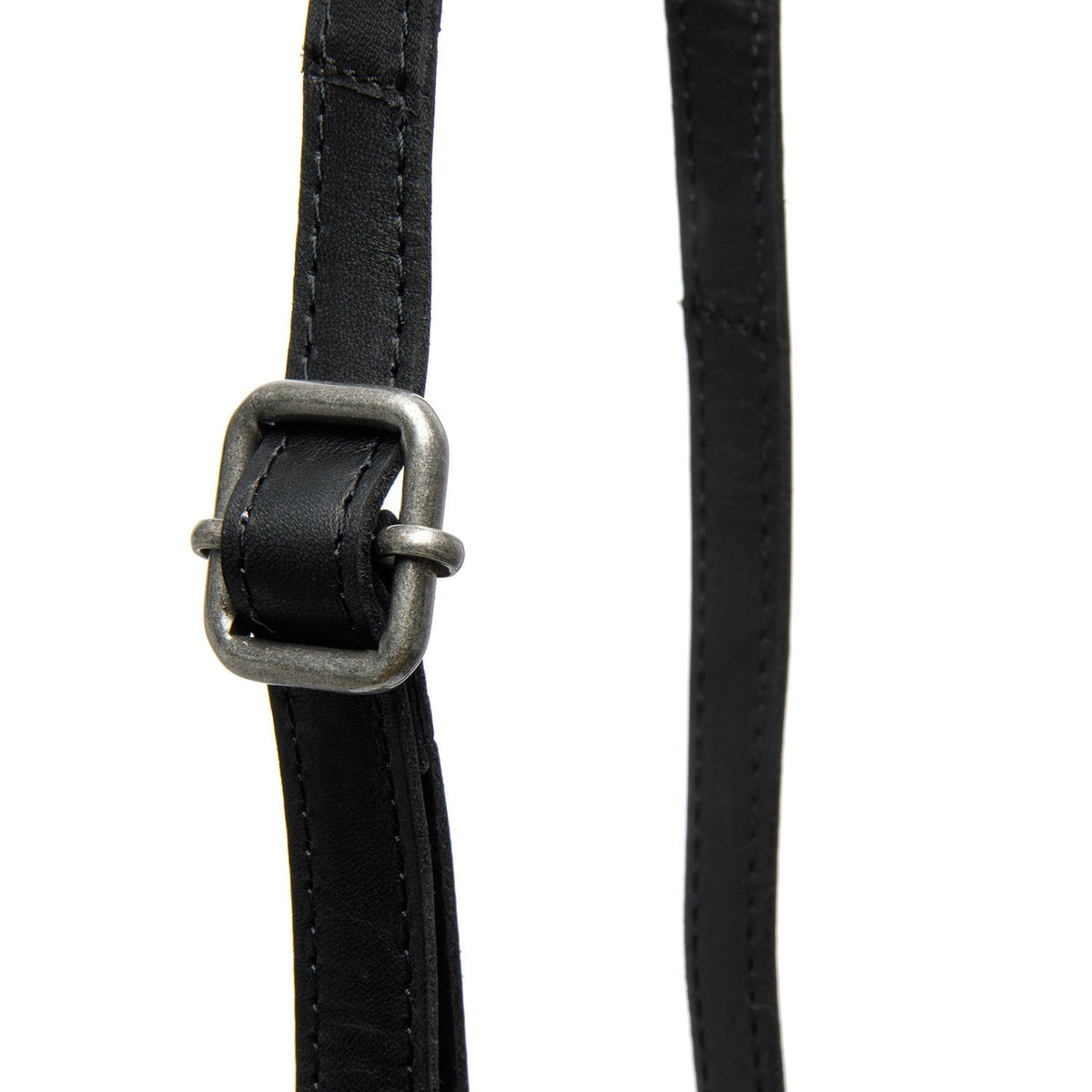 
Tailored Rib Cuffs & Hem Craftsmanship Construction Detail on Langley Lëkurë e vërtetë cilësore Phone Bag