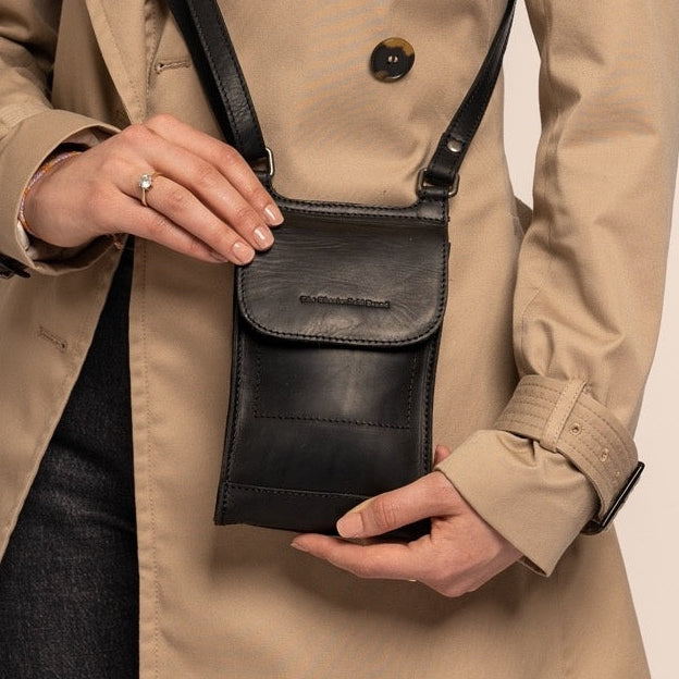 
Classic 100% Full-Grain leather Goods - Pamje e pasme me supe të theksuara dhe buzë të pastër
