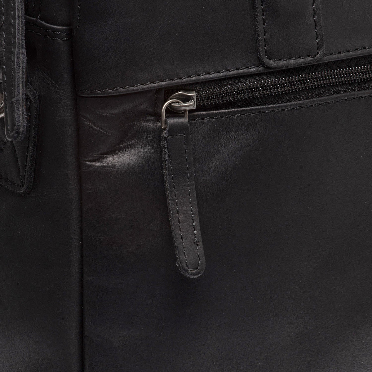 
Pamje e brendshme Showing Dedicated Padded Laptop Sleeve & Multi-Compartment Organization