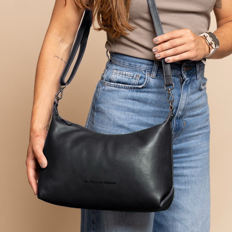 Skara Full-Grain Leather Shoulder Bag për femra