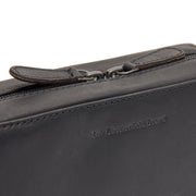 
Leather Tech-Organizer Ardan për Femra - Pamje anësore me prerje ergonomike të mëngëve