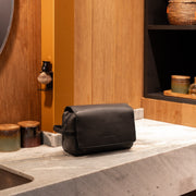 
Classic 100% Full-Grain leather Goods - Pamje e pasme me supe të theksuara dhe buzë të pastër