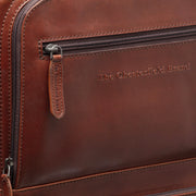 
Detaje nga afër of Classic Collar & Heavy-Duty Zipper Hardware on Leather Trolley San Marino për Femra për Femra