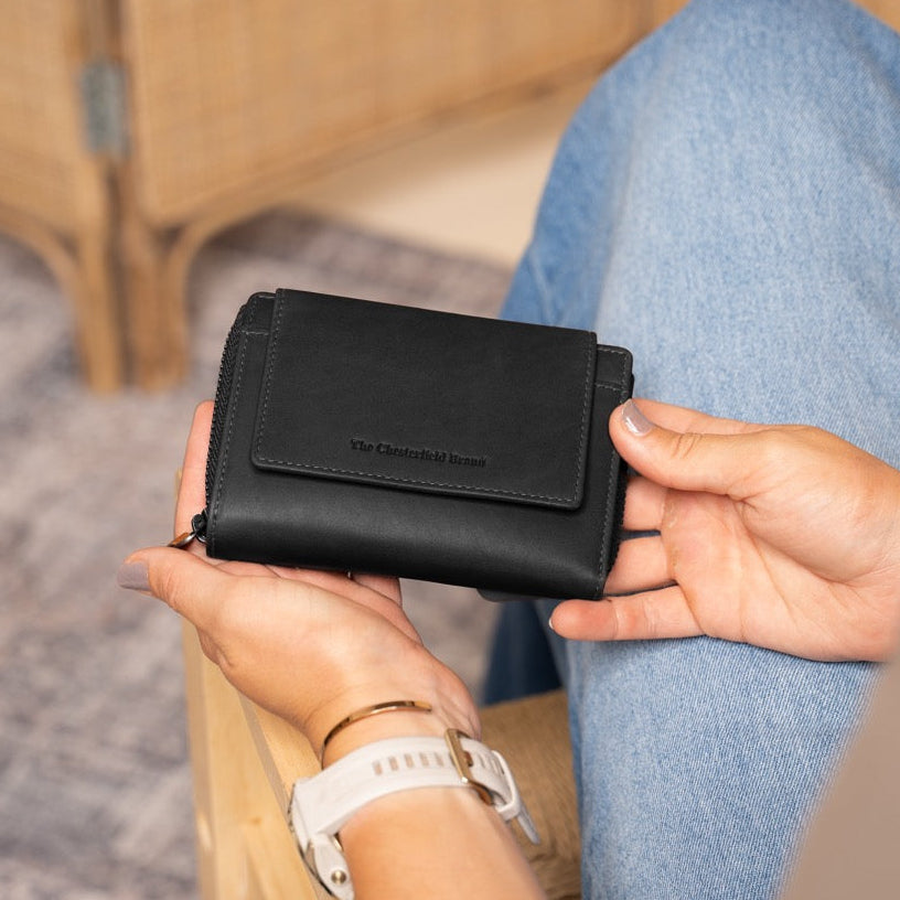 Ascot Full-Grain Leather Wallet për femra