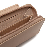 
Solid Antique Brass Hardware & Heavy-Duty Dual Zipper Detail on Floren Kuletë lëkure