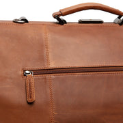 
Solid Antique Brass Hardware & Heavy-Duty Dual Zipper Detail on Corfu Çantë udhëtimi fundjave