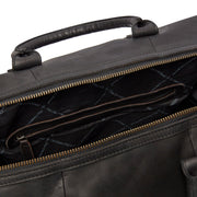 
Solid Antique Brass Hardware & Heavy-Duty Dual Zipper Detail on Portsmouth Çantë udhëtimi fundjave