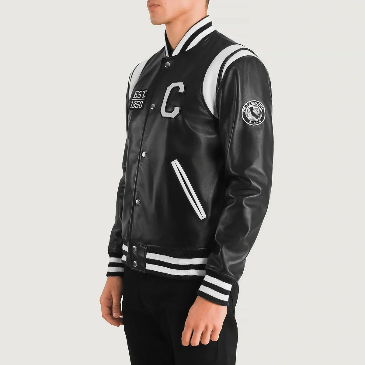 
Black & White Sheepskin Leather Varsity Jacket - Pamje e pasme me supe të theksuara dhe buzë të pastër