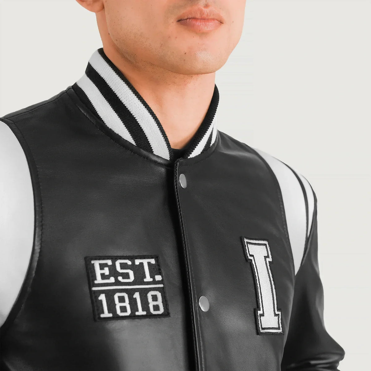 
Detaje nga afër of Varsity & Snap Button Hardware on Liberte Illinois E zezë Leather Varsity Xhaketë Lëkure për Meshkuj