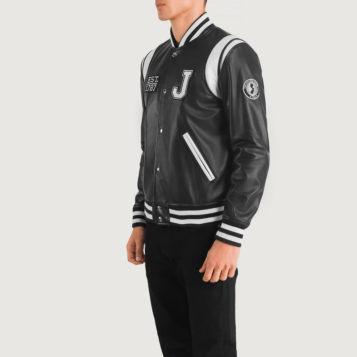 
Black & White Sheepskin Leather Varsity Jacket - Pamje e pasme me supe të theksuara dhe buzë të pastër