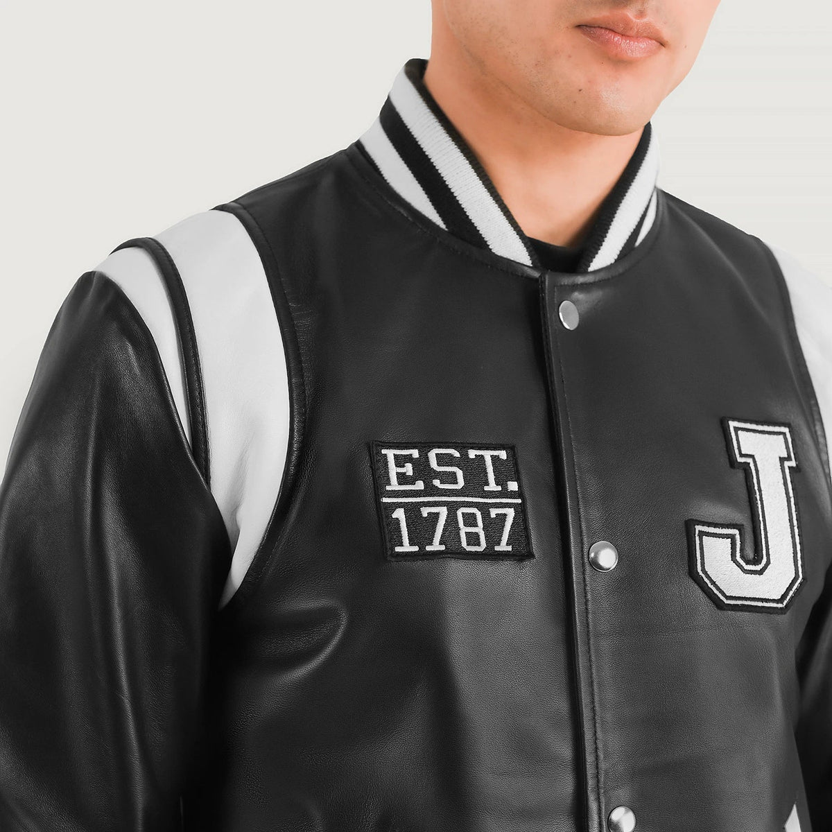 
Detaje nga afër of Varsity & Snap Button Hardware on Liberte New Jersey E zezë Leather Varsity Xhaketë Lëkure për Meshkuj