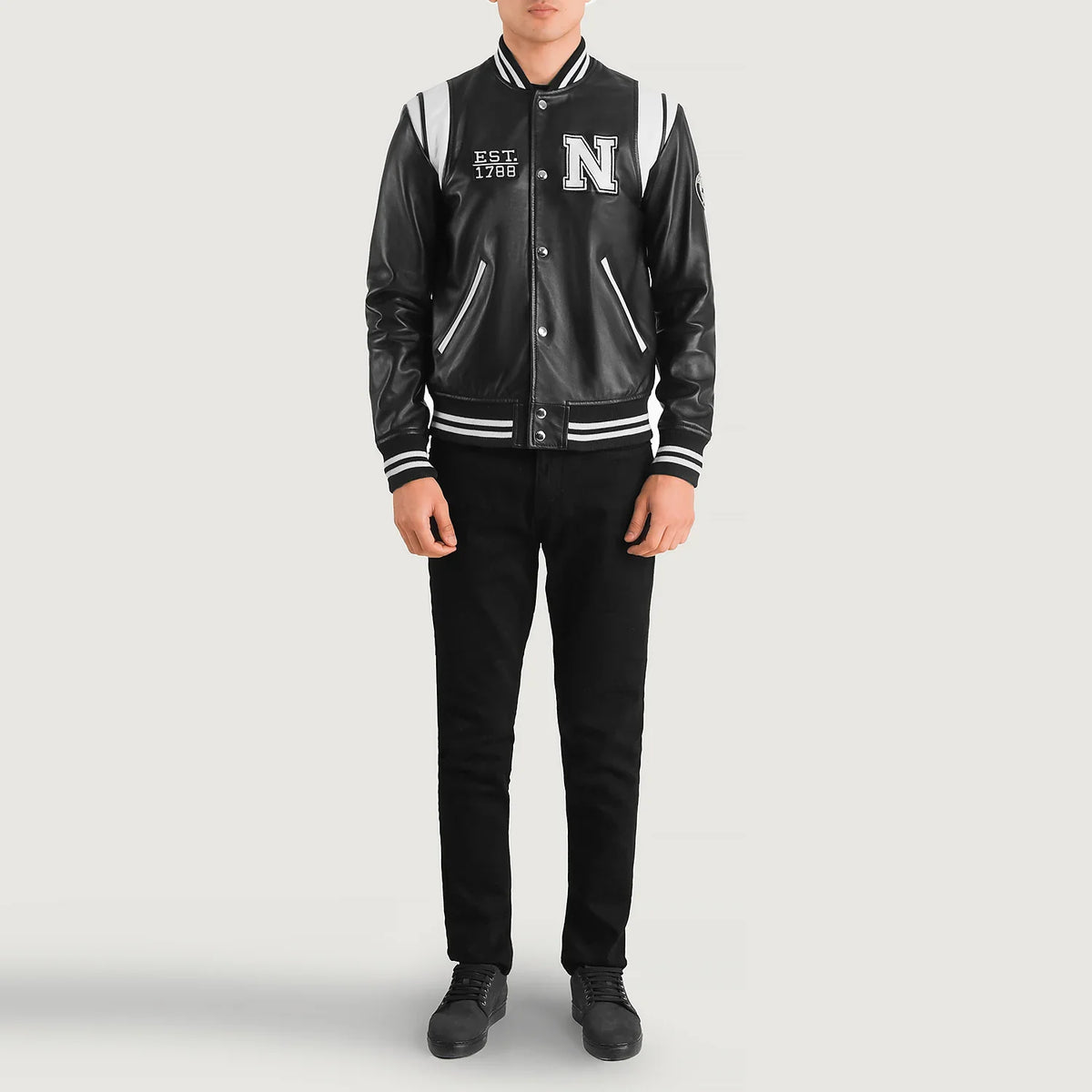 
Liberte New York E zezë Leather Varsity Xhaketë Lëkure për Meshkuj - Pamje anësore me prerje ergonomike të mëngëve