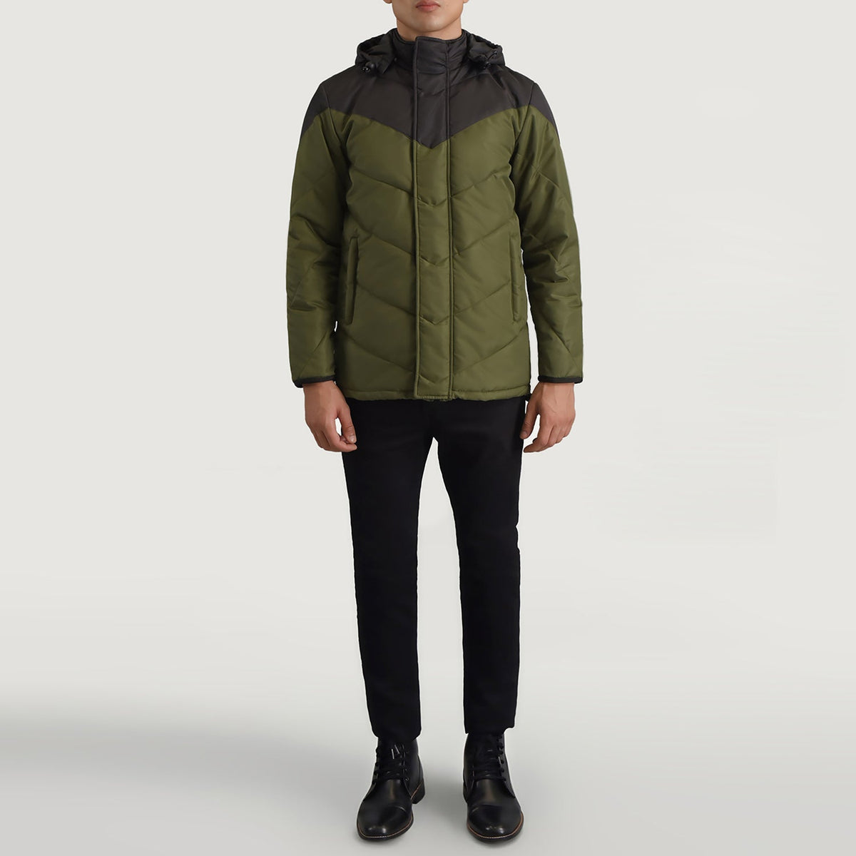 
Luka E zezë & E gjelbër Hooded Puffer Xhaketë Lëkure për Meshkuj - Pamje anësore me prerje ergonomike të mëngëve