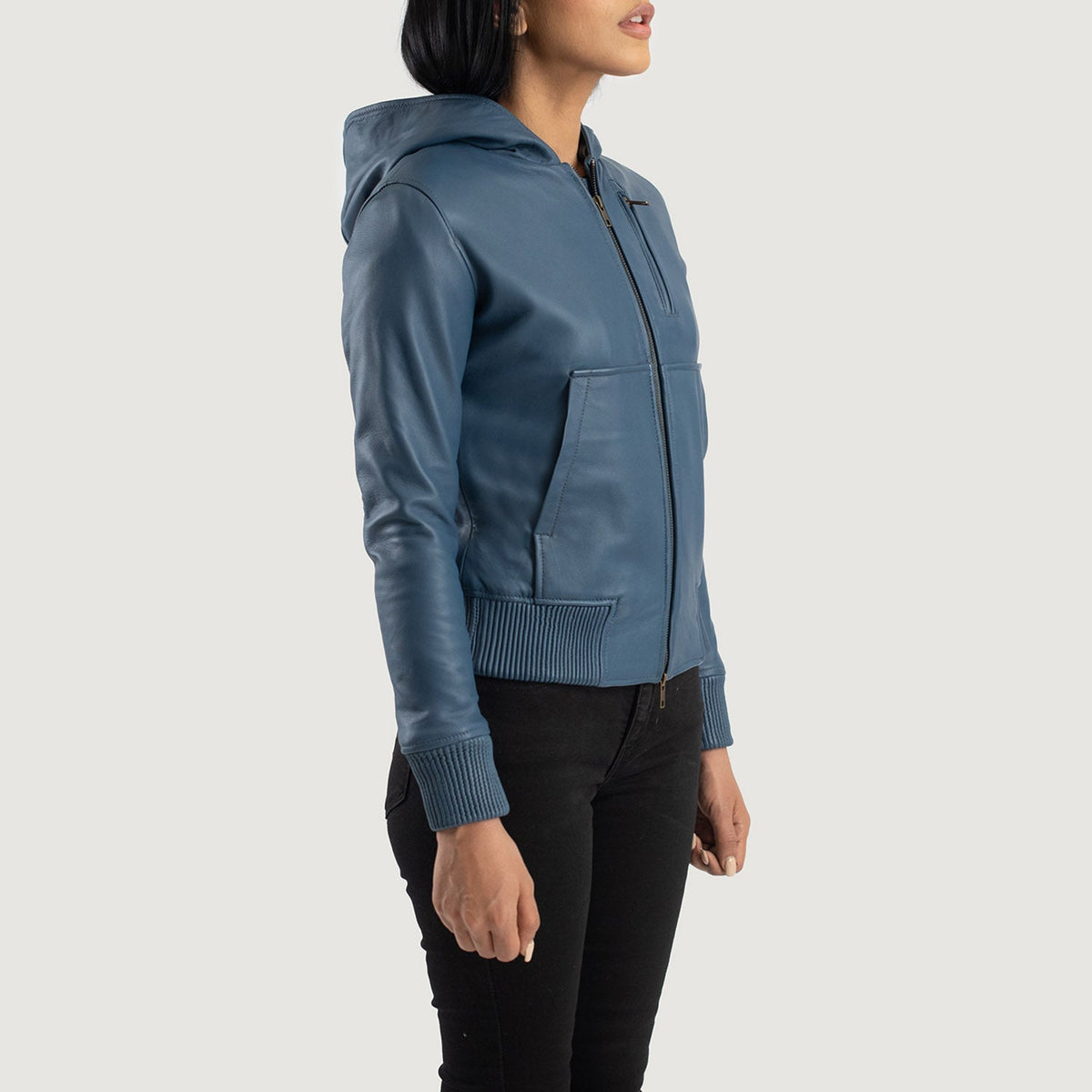 
Blue Sheepskin Leather Bomber Jacket - Pamje e pasme me supe të theksuara dhe buzë të pastër