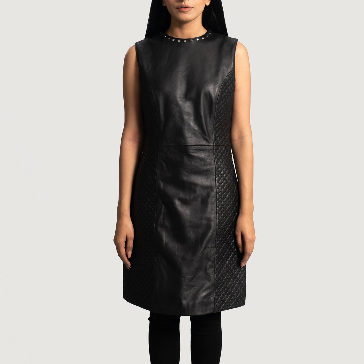 
Luxe E zezë Leather Dress për Femra in Black Sheepskin Leather - Pamje ballore dhe siluetë e përshtatur | Bli online