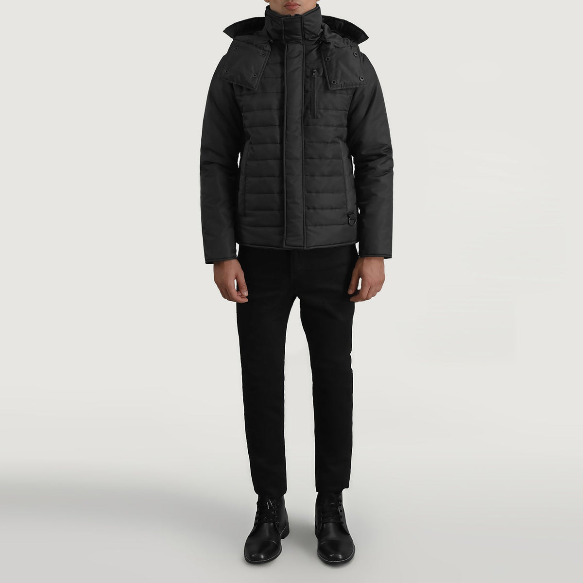 
Malcolm E zezë Hooded Puffer Xhaketë Lëkure për Meshkuj - Pamje anësore me prerje ergonomike të mëngëve