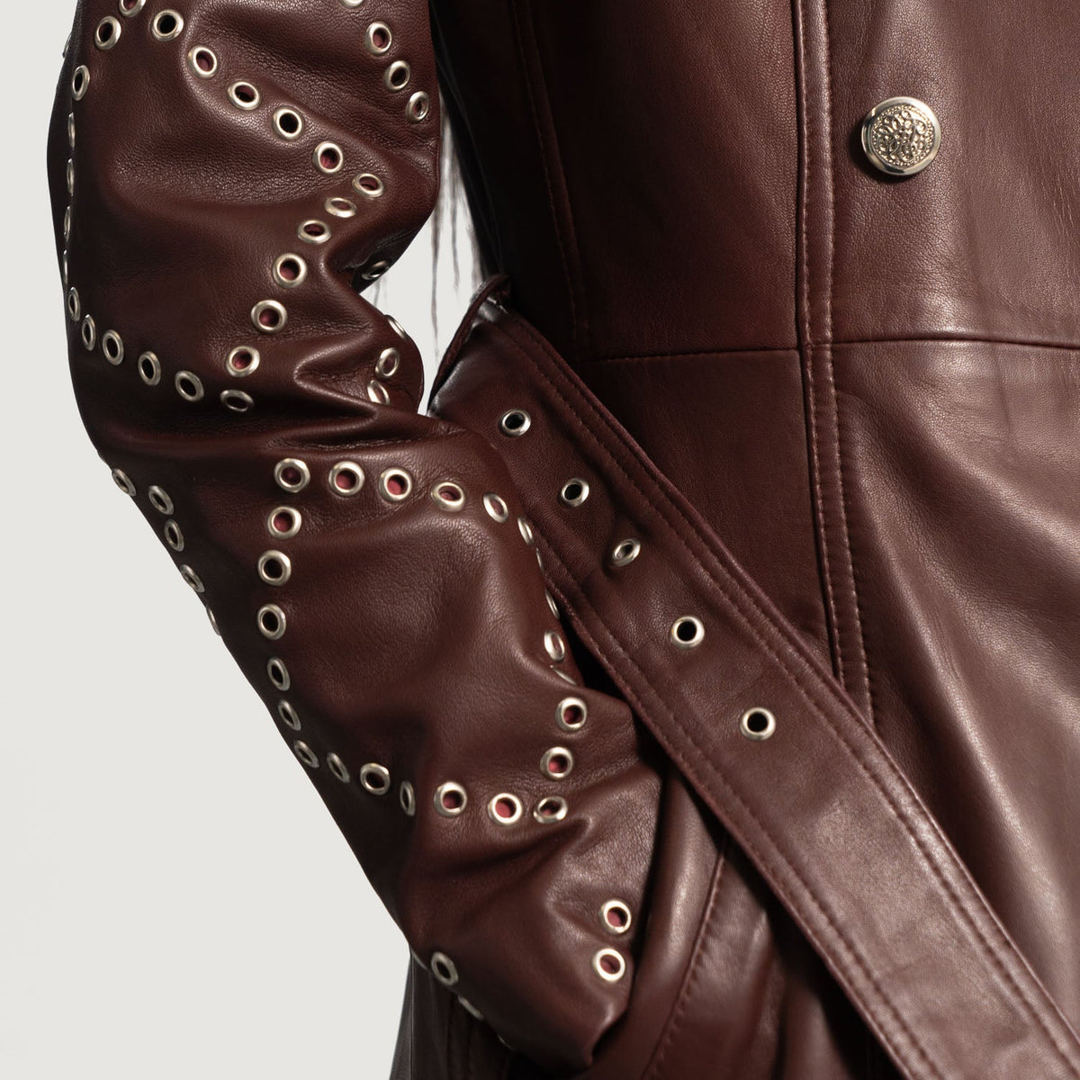 
Detaje nga afër of Notch & Button & Waist belt Hardware on Missoni Vishnje Mantel Trench Lëkure për Femra