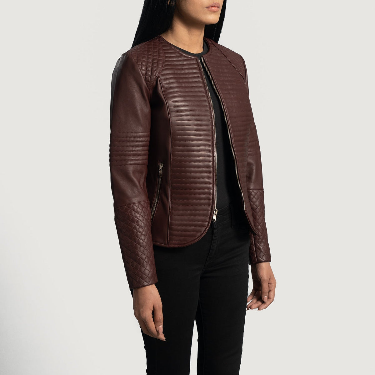 
Maroon Sheepskin Leather Biker Jacket - Pamje e pasme me supe të theksuara dhe buzë të pastër